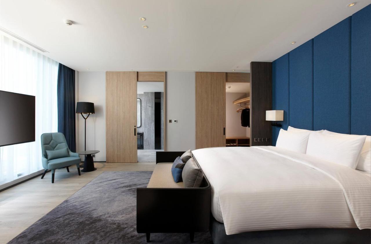 Cozzi Blu Hotel Zhongli Exterior photo A bedroom at the hotel
